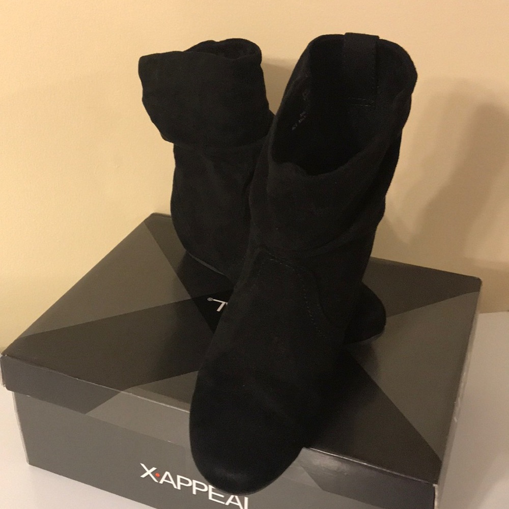 Girls suede black boots size 2M from Xappeal